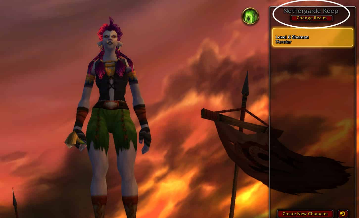 Un chaman troll dans l'écran de sélection de personnage de WoW Classic, montrant le bouton du serveur