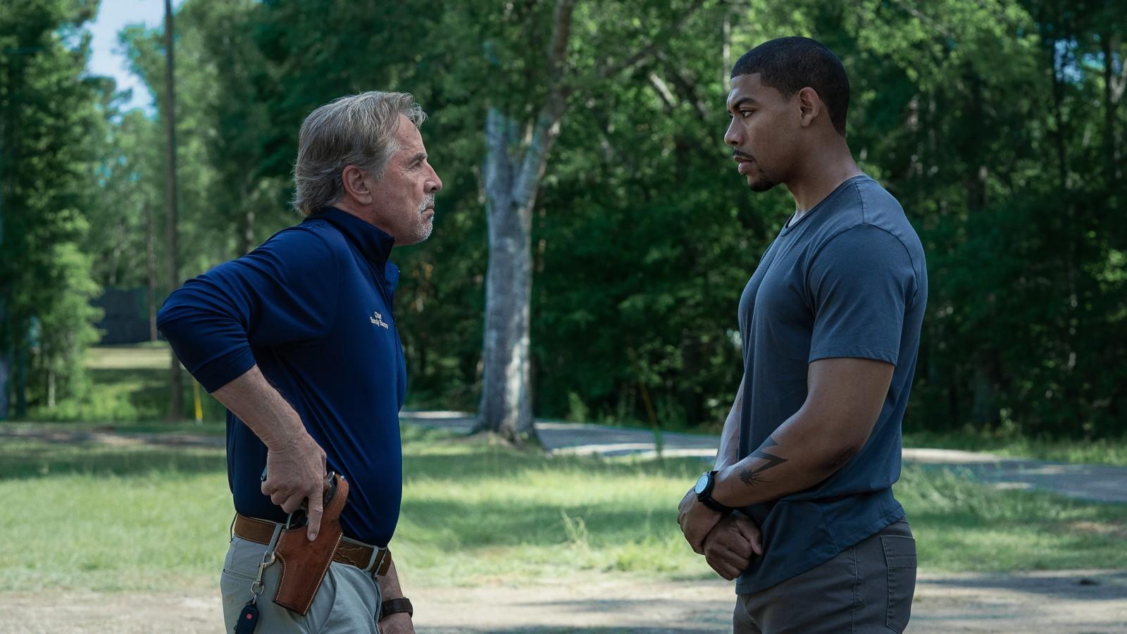 Don Johnson et Aaron Pierre dans Rebel Ridge