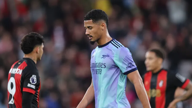William Saliba dell'Arsenal dopo il suo cartellino rosso contro Bournemouth William Saliba dell'Arsenal dopo il suo cartellino rosso contro Bournemouth