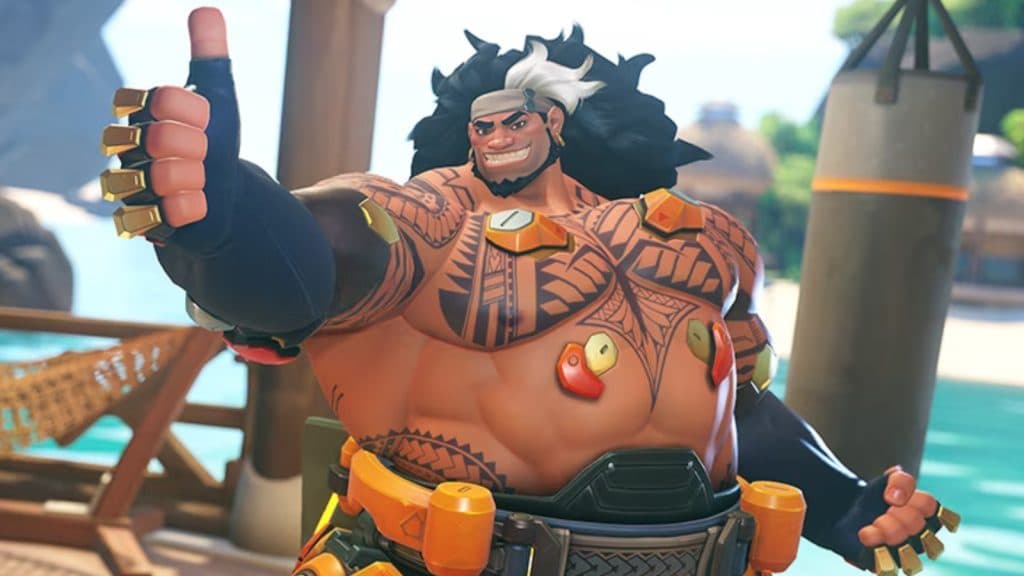 Ảnh chụp màn hình Mauga giơ ngón tay cái lên trong Overwatch 2.