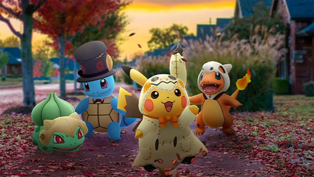 Bulbasaur, Squirtle, Pikachu e Charmander vestindo fantasias de Halloween em Pokémon Go