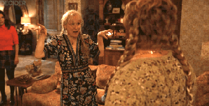 Meryl Streep jako Loretta Durkin kopie Melissę McCarthy w roli Doreen w filmie „Tylko morderstwa w budynku”