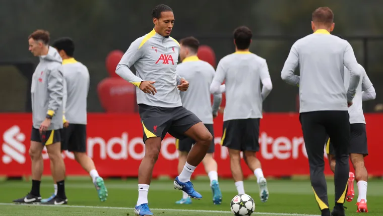 Virgil van Dijk inicia discusiones contractuales que los fanáticos del Liverpool observan de cerca.webp