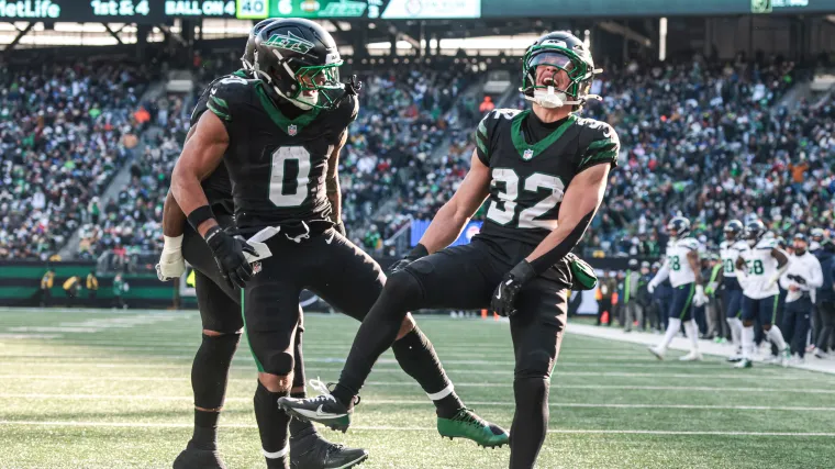 Braelon Allen (0) et Isaiah Davis (32) Braelon Allen (0) et Isaiah Davis (32)