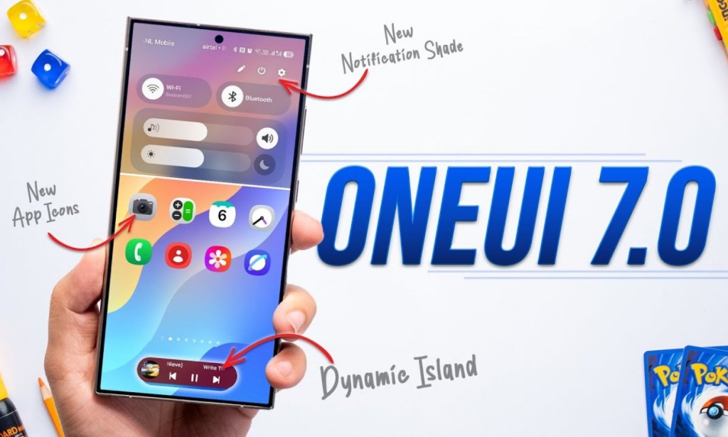 maintenir la main Samsung Galaxy S25 Ultra avec un aperçu d'un UI 7 présentant des fonctionnalités avec des références textuelles
