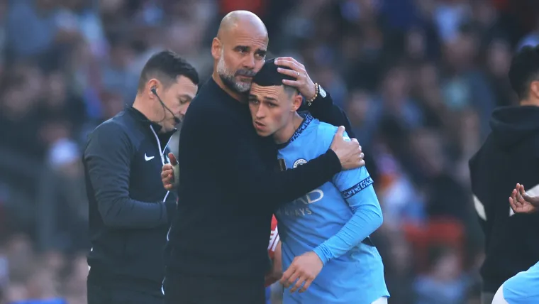 Pep Guardiola và Phil Foden Pep Guardiola và Phil Foden