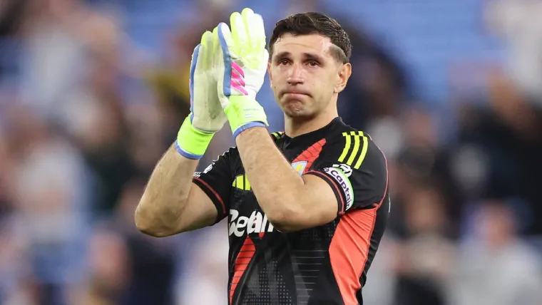 Emiliano Martinez Aston Villa 051625